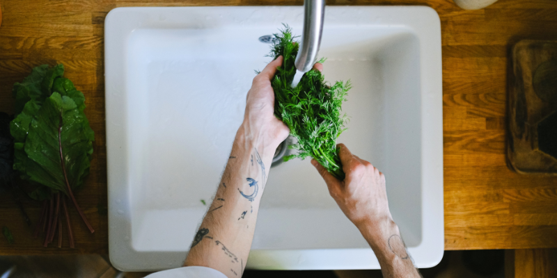 Branquear um vegetal ou legume